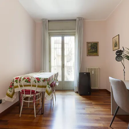 Appartement Guesthost - Porta Romana Cozy With Balcony *