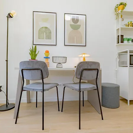 Comfy & Chic Near Universita Iulm & Famagosta-ideal For Work Daire Milano