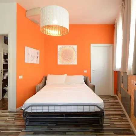 Argento, Bright Flat In The Center, 7 Guests, Parking & Wifi, Near To 3 Tram Lines And The Metro - Well Connected To Airports And To The Train Station Apartament *