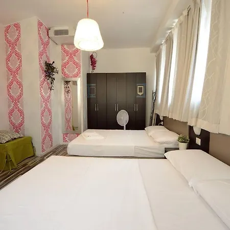 Apartament Argento, Bright Flat In The Center, 7 Guests, Parking & Wifi, Near To 3 Tram Lines And The Metro - Well Connected To Airports And To The Train Station Mediolan