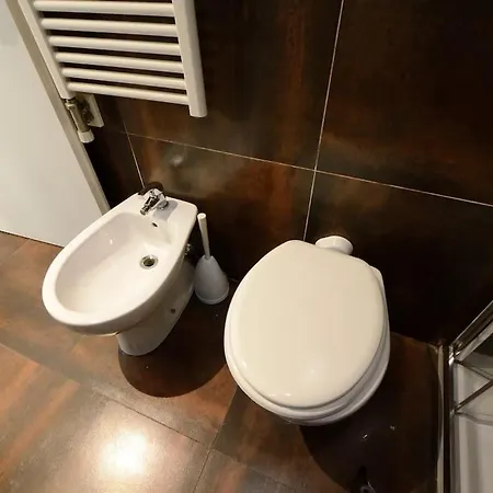 Argento, Bright Flat In The Center, 7 Guests, Parking & Wifi, Near To 3 Tram Lines And The Metro - Well Connected To Airports And To The Train Station Daire Milano