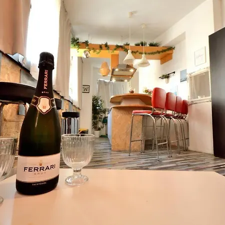 Argento, Bright Flat In The Center, 7 Guests, Parking & Wifi, Near To 3 Tram Lines And The Metro - Well Connected To Airports And To The Train Station * Mediolan