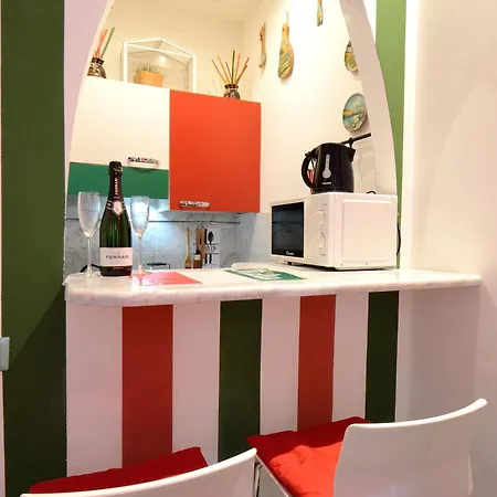 Bellissimo Mini A Tema Bandiera Italiana, Potente Wi-fi, 3 Linee Metropolitane Dietro Casa, Collegato Direttamente Con Aeroporto Di Malpensa E Rho Fiera