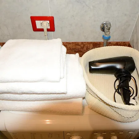 Bellissimo Mini A Tema Bandiera Italiana, Potente Wi-fi, 3 Linee Metropolitane Dietro Casa, Collegato Direttamente Con Aeroporto Di Malpensa E Rho Fiera * Milão