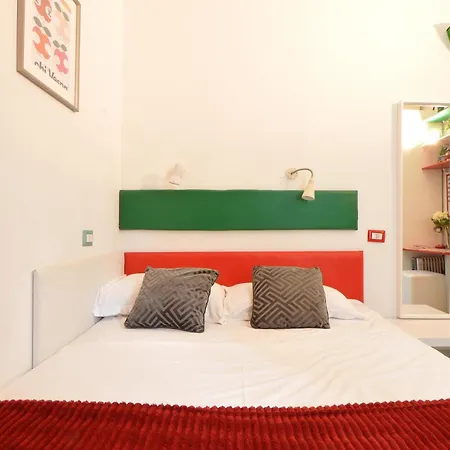 Bellissimo Mini A Tema Bandiera Italiana, Potente Wi-fi, 3 Linee Metropolitane Dietro Casa, Collegato Direttamente Con Aeroporto Di Malpensa E Rho Fiera Apartamento *