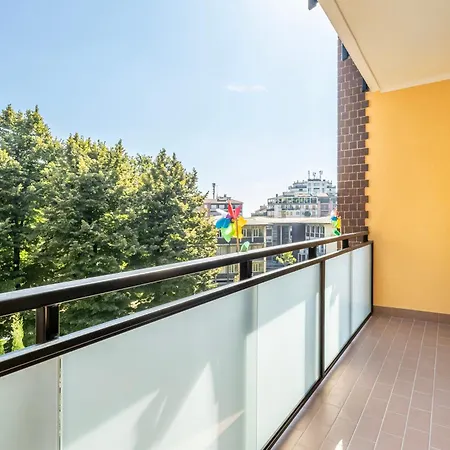 Guesthost - Forlanini M4 Modern With Balconies Appartement