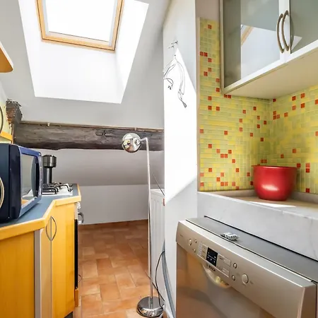 Bright Garibaldi & Moscova Apartment *