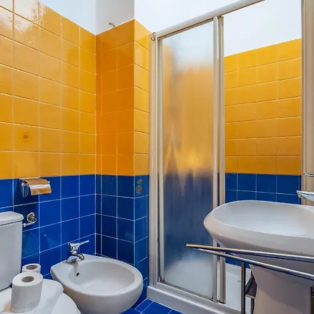 Bright Garibaldi & Moscova Apartment *