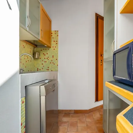 Bright Garibaldi & Moscova Apartment