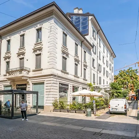 Bright Garibaldi & Moscova Apartment *