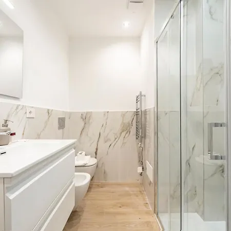 Guesthost - Charming 230m From Isola M5