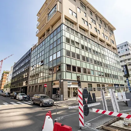 Guesthost - Charming 230m From Isola M5 * Milan