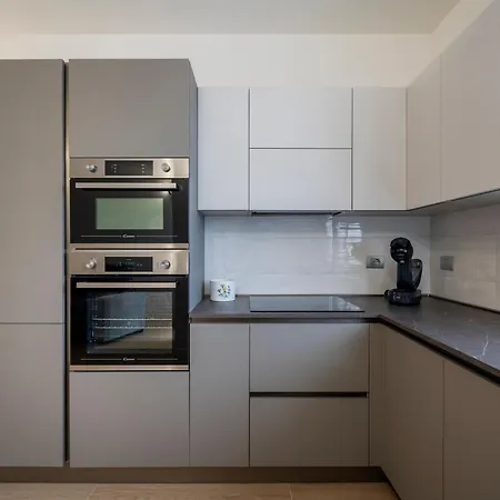 Supersuite With Private Garage Autentica Apartment *