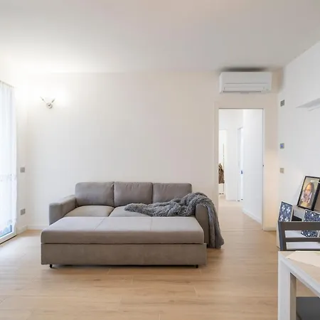 Supersuite With Private Garage Autentica Apartment