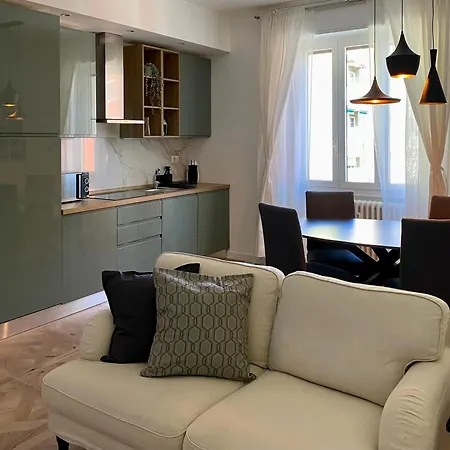 Modern Elegance In Milan's Core Milão