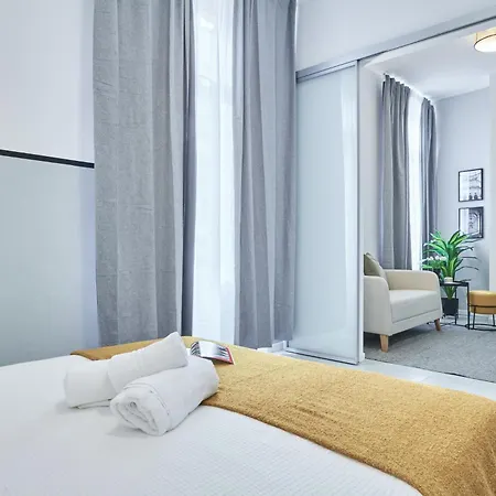 Elegante Minimal Dai Tocchi Botanici Διαμέρισμα Μιλάνο