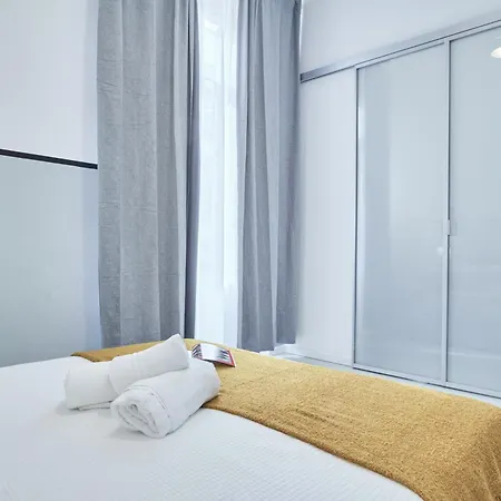 Elegante Minimal Dai Tocchi Botanici Διαμέρισμα Μιλάνο