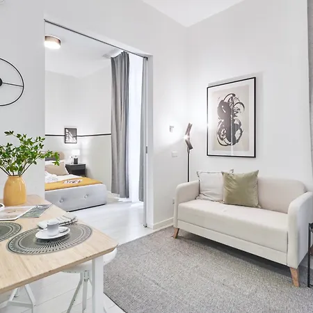 Elegante Minimal Dai Tocchi Botanici * Μιλάνο