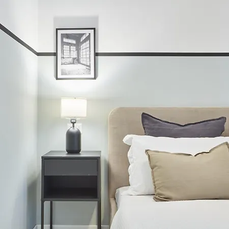 Elegante Minimal Dai Tocchi Botanici Διαμέρισμα Μιλάνο