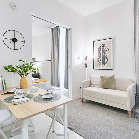 Elegante Minimal Dai Tocchi Botanici Μιλάνο