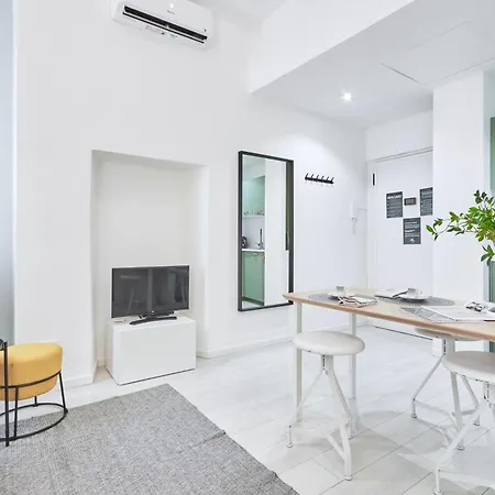 Elegante Minimal Dai Tocchi Botanici * Μιλάνο