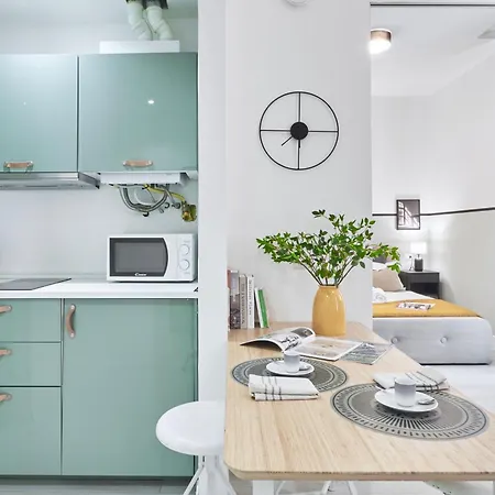 Elegante Minimal Dai Tocchi Botanici Διαμέρισμα