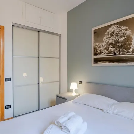 Easylife - Classic And Comfy Porta Romana Flat Inn