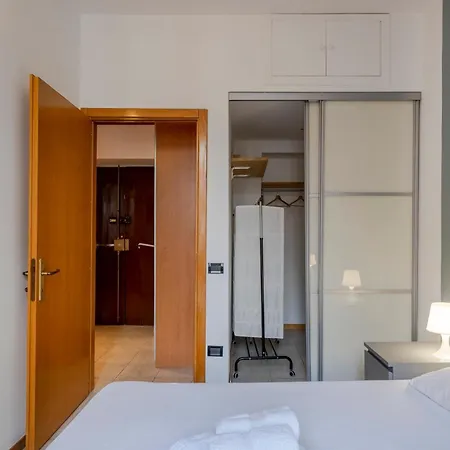 Easylife - Classic And Comfy Porta Romana Flat Inn