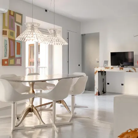 Brera - Bright And Cosy 2 Bedrooms Apt- Via Solferino Daire