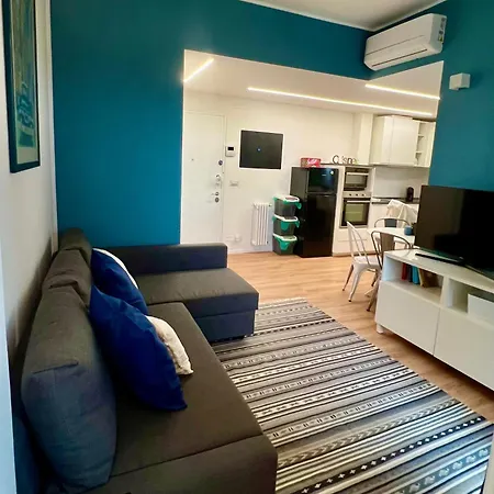 Gambara Urban Flat - Stylish And Next To Metro *