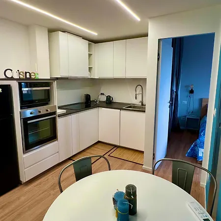 Gambara Urban Flat - Stylish And Next To Metro