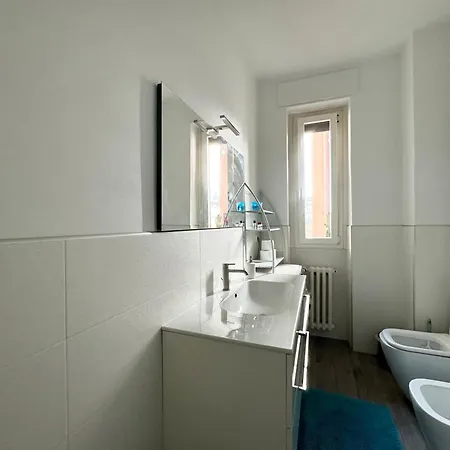 아파트 Lodi Nest - M3 Brenta Design Flat With Balcony - 10 Min Duomo *