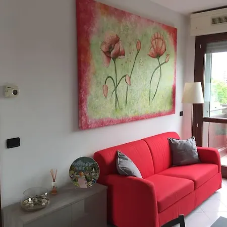 Apartment Flat Overlooking The Park *