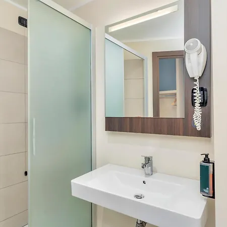 Cenisio Garibaldi 3* Milánó