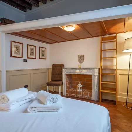 Exclusive 4 Bedrooms Near Duomo Milán