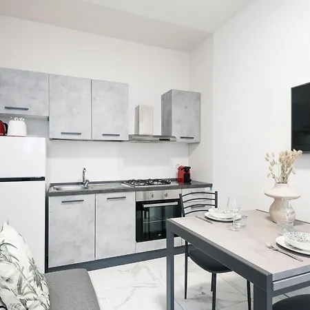 Apartment Easylife - Elegante Moderno E Accogliente - La Tua Oasi In Citta Milan