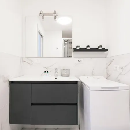 Apartment Easylife - Elegante Moderno E Accogliente - La Tua Oasi In Citta Milan