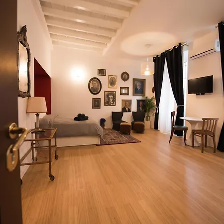 Small Studio 5 Min To The Metro *