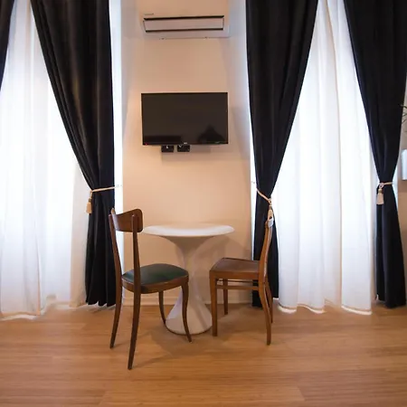 Small Studio 5 Min To The Metro *