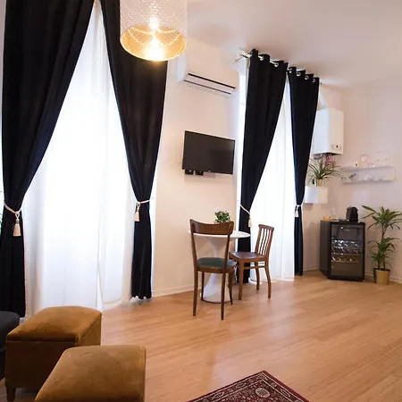 Small Studio 5 Min To The Metro *