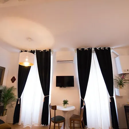 Small Studio 5 Min To The Metro *