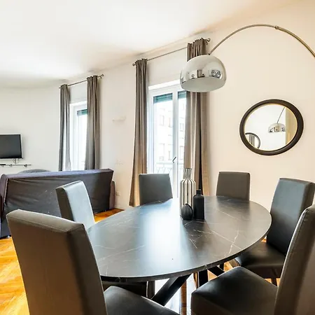 Apartment Exclusive 3 Bedrooms Near Duomo *
