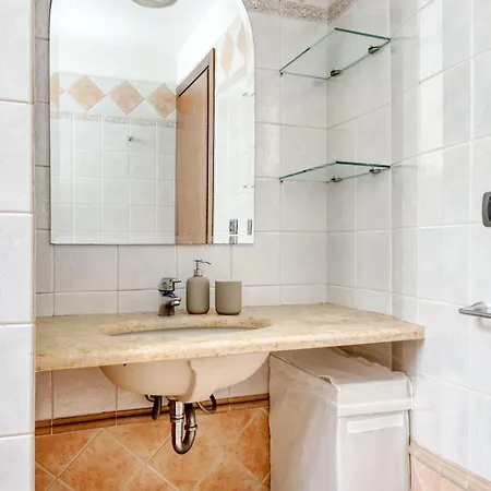 Luigi Bocconi 6 Pax Apartment *
