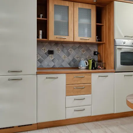 Luigi Bocconi 6 Pax Apartment