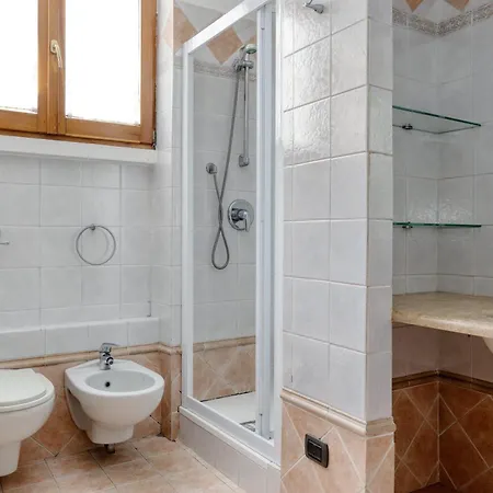 Luigi Bocconi 6 Pax Apartment