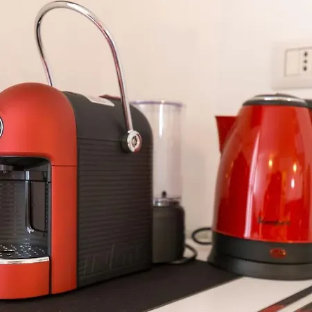 Unique & Strategic Flat, 50m From M4 Station *