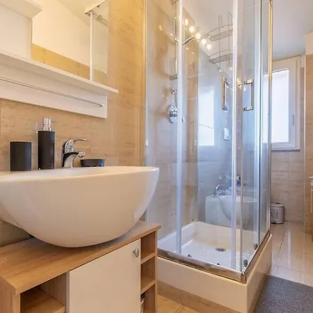 Unique & Strategic Flat, 50m From M4 Station Milán