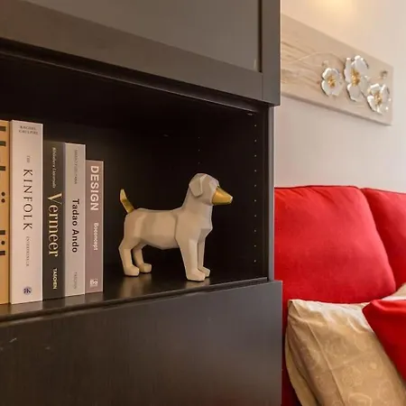 Unique & Strategic Flat, 50m From M4 Station شقة ميلان