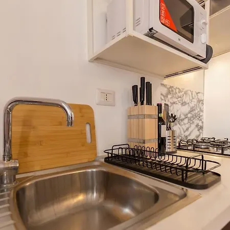 Unique & Strategic Flat, 50m From M4 Station *