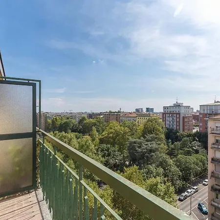 Unique & Strategic Flat, 50m From M4 Station Apartmán